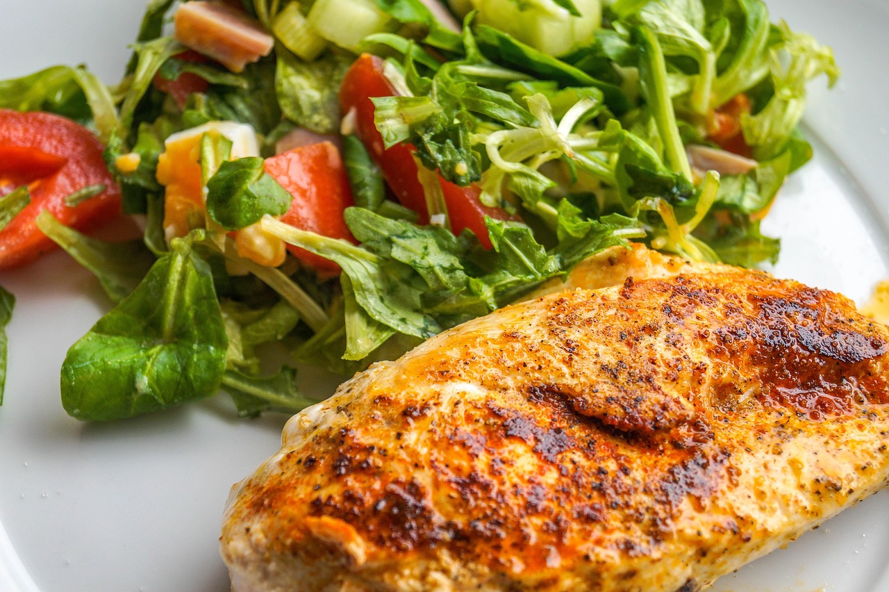 ensalada de pollo - imagen ilustrativa