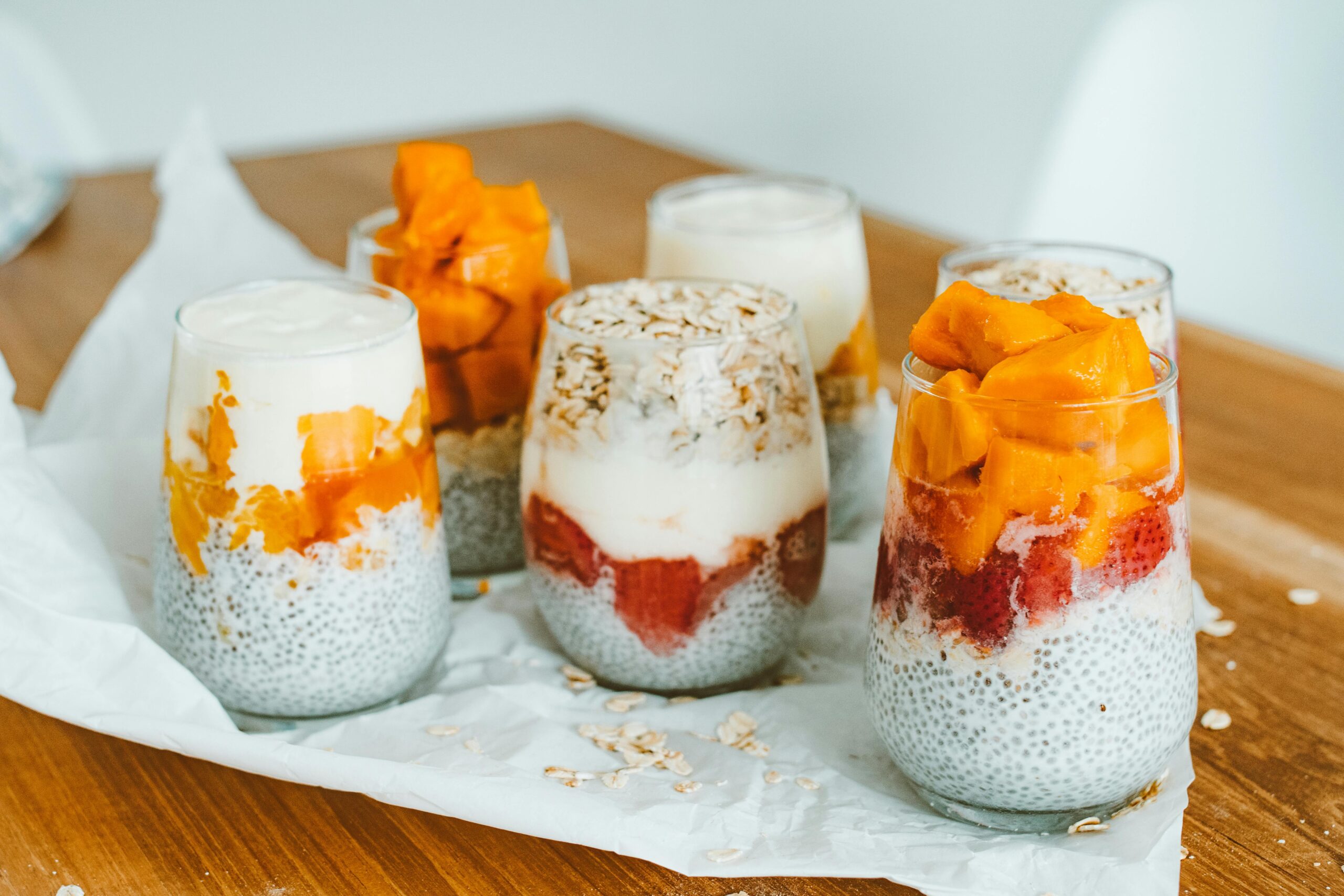 Parfait de yogurt con frutas y nueces - Imagen ilustrativa