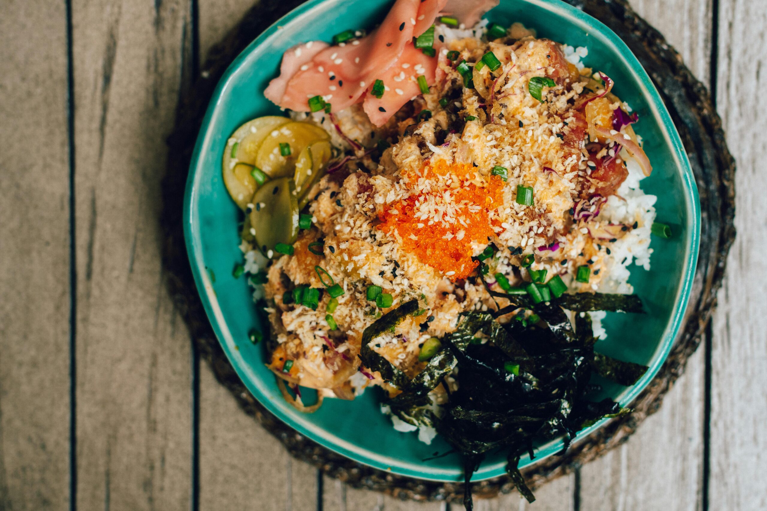 Sushi bowl de coliflor con atún - Imagen ilustrativa