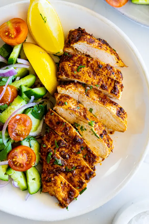 Pollo crujiente y jugoso cocinado en air fryer estilo casero